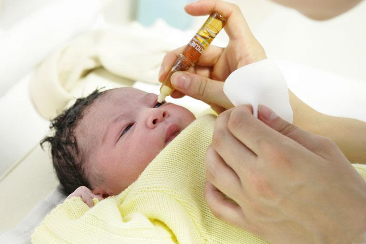 What is Erythromycin (aka eye goop or eye ointment), that is so commonly given to babies at&nbsp;birth?